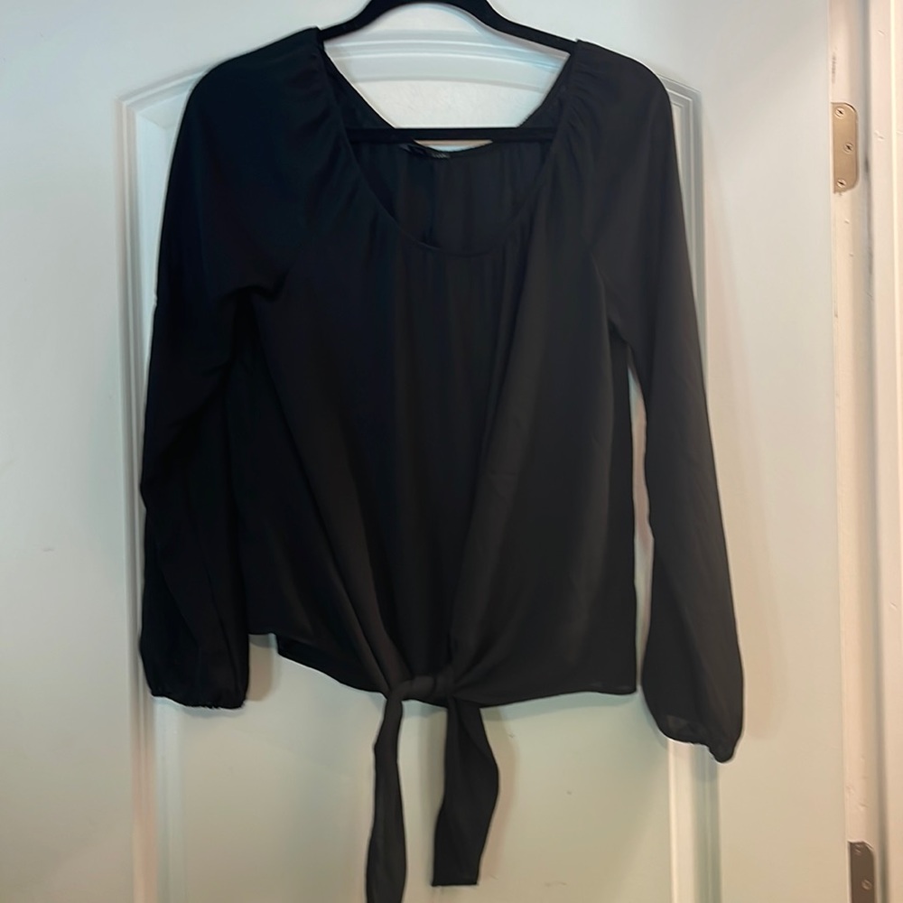 Aqua dressy tie in the middle black blouse medium